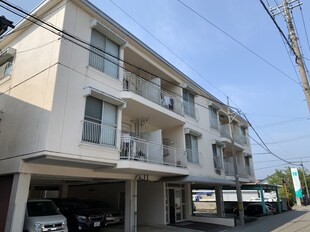 川岸マンションの物件外観写真